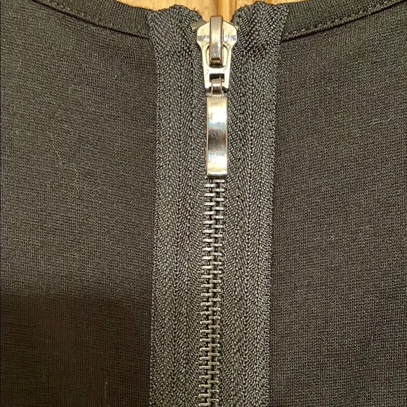 Elegant Black Short Sleeve Dress - Picture 3 of 4